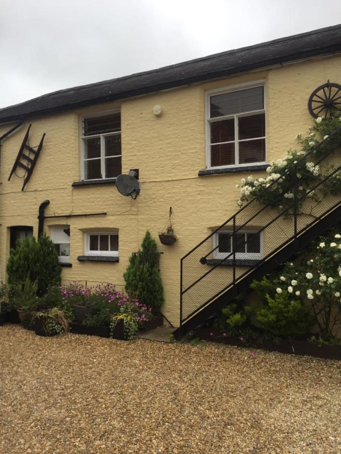 The Coach House At The Bull Inn Milton Keynes Kültér fotó