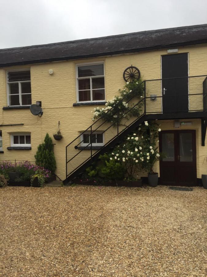 The Coach House At The Bull Inn Milton Keynes Kültér fotó